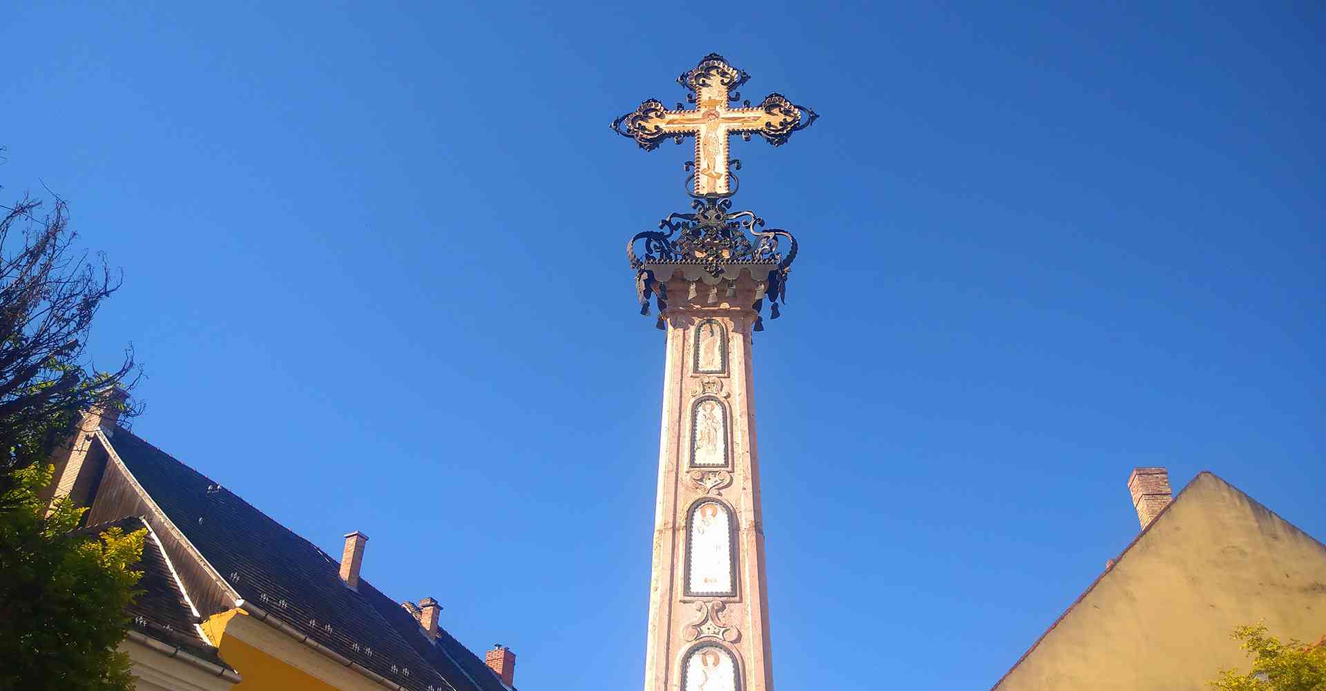 Szentendre_Őri-Art_Gallery_O2-Merchants_Cross