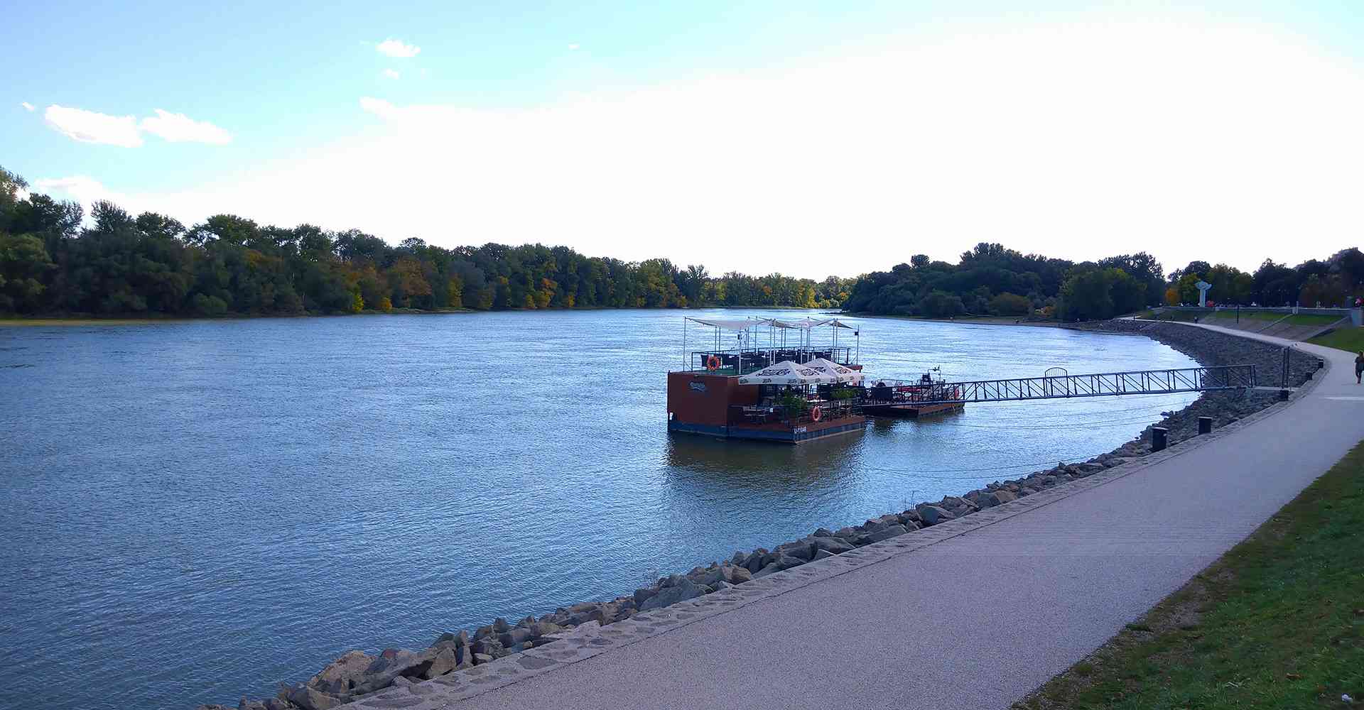 Szentendre_Őri-Art_Gallery_S2-Danube_Promenade_South_side