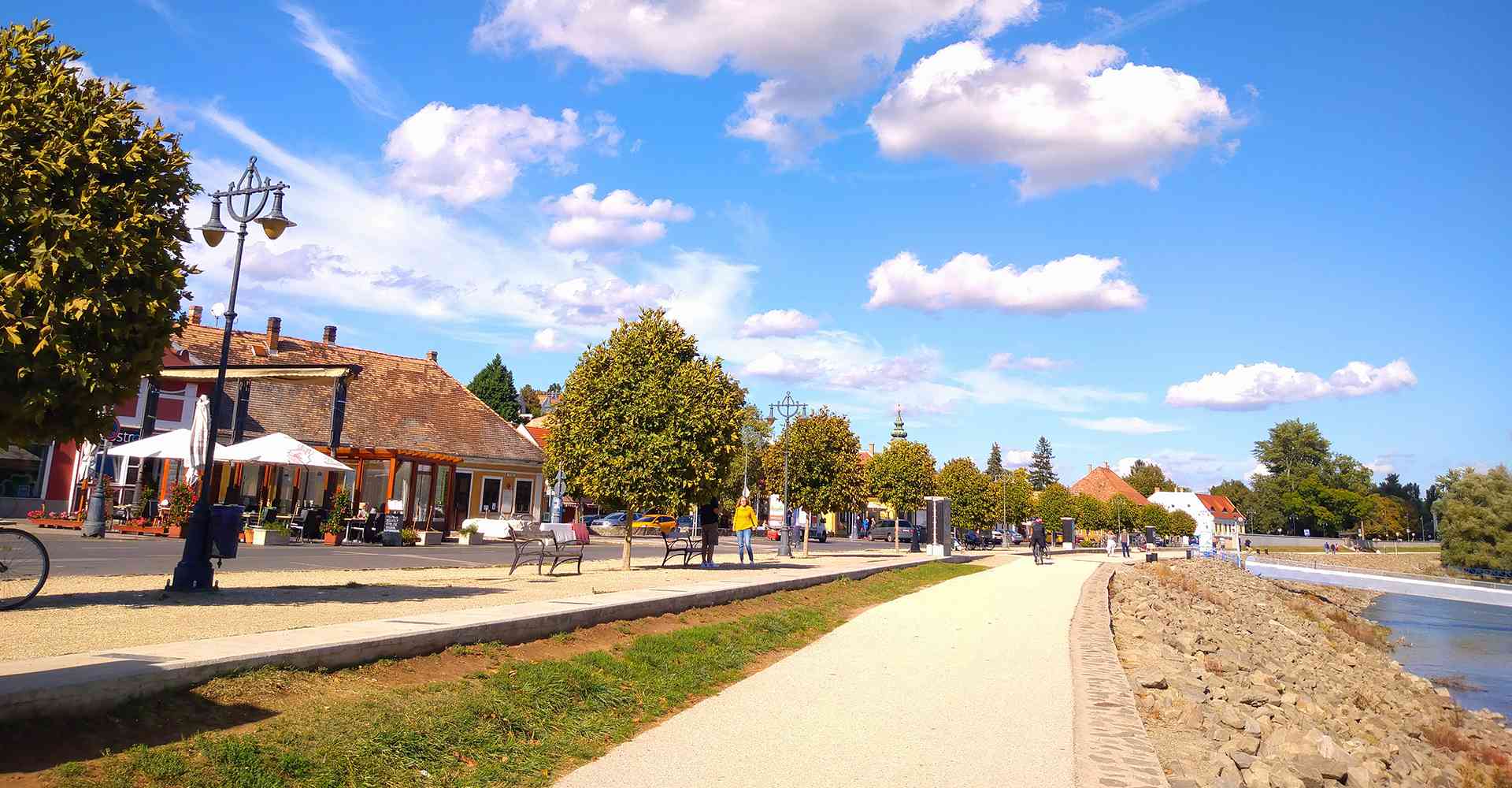 Szentendre_Őri-Art_Gallery_S3-Danube_Promenade_Noth_side