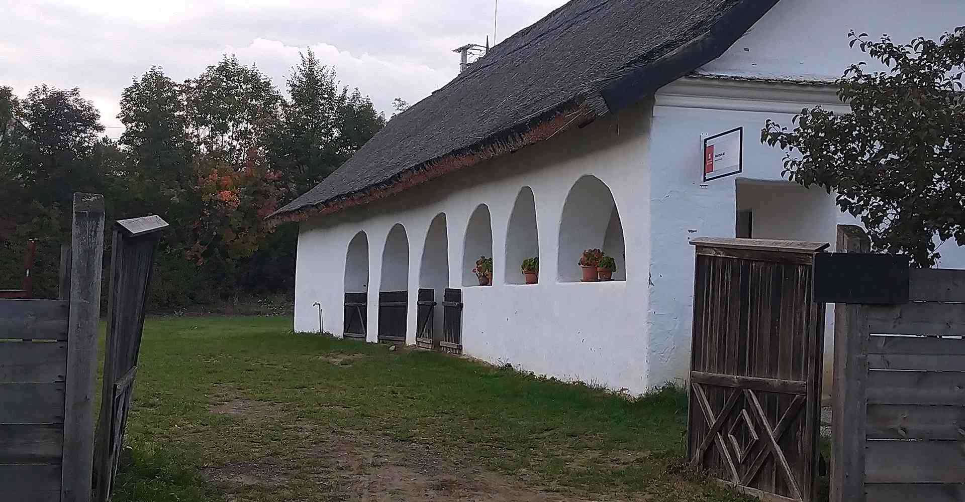 Szentendre_Őri-Art_Gallery_V30-Skanzen30